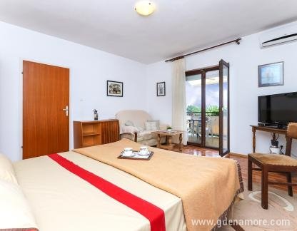 Apartments Dragon, , private accommodation in city Bijela, Montenegro - 4 spavaca soba